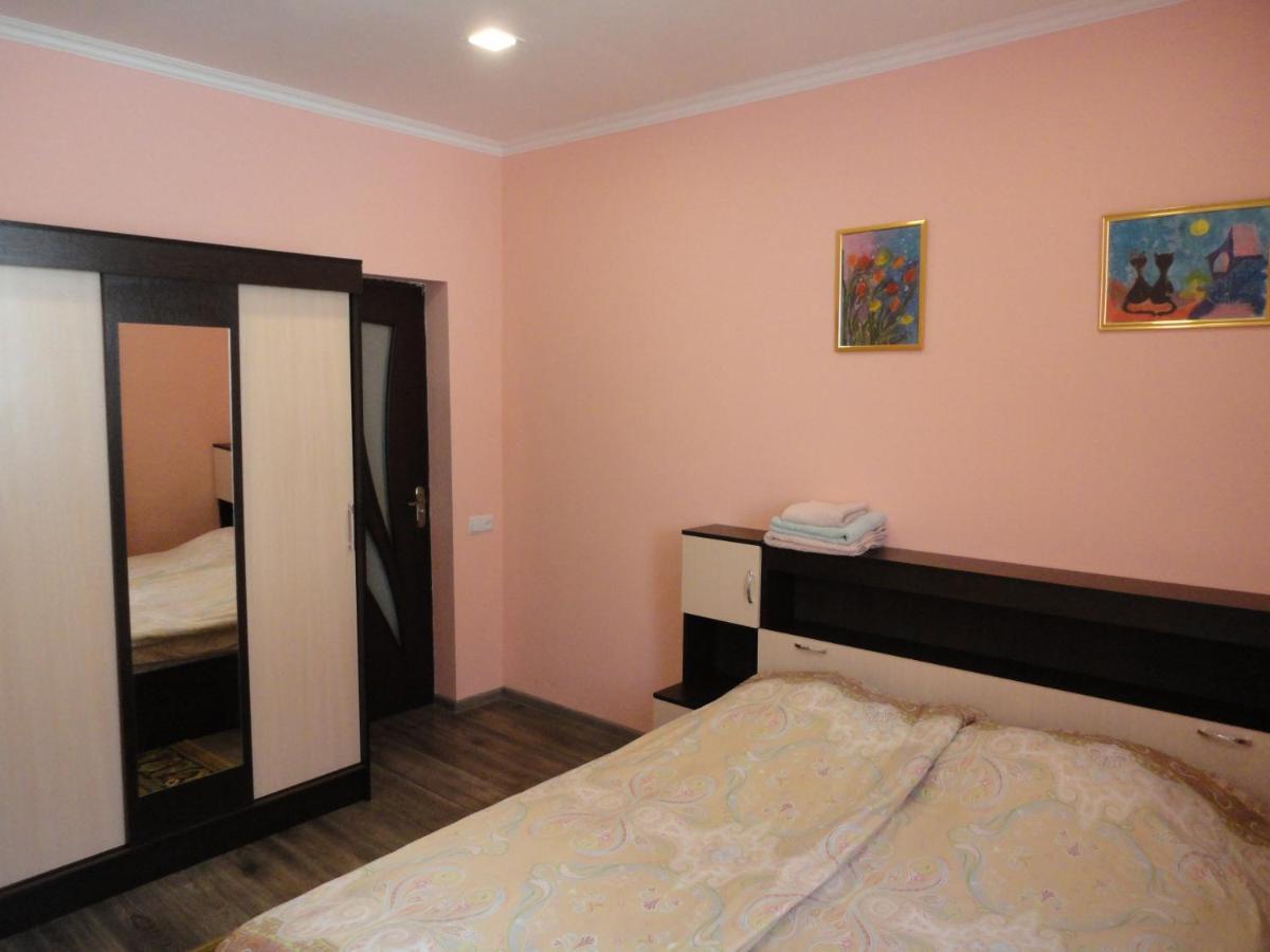 Like Home Guesthouse & Tours Jerevan Eksteriør billede