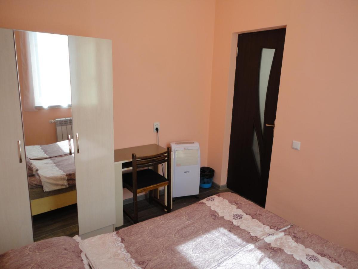 Like Home Guesthouse & Tours Jerevan Eksteriør billede