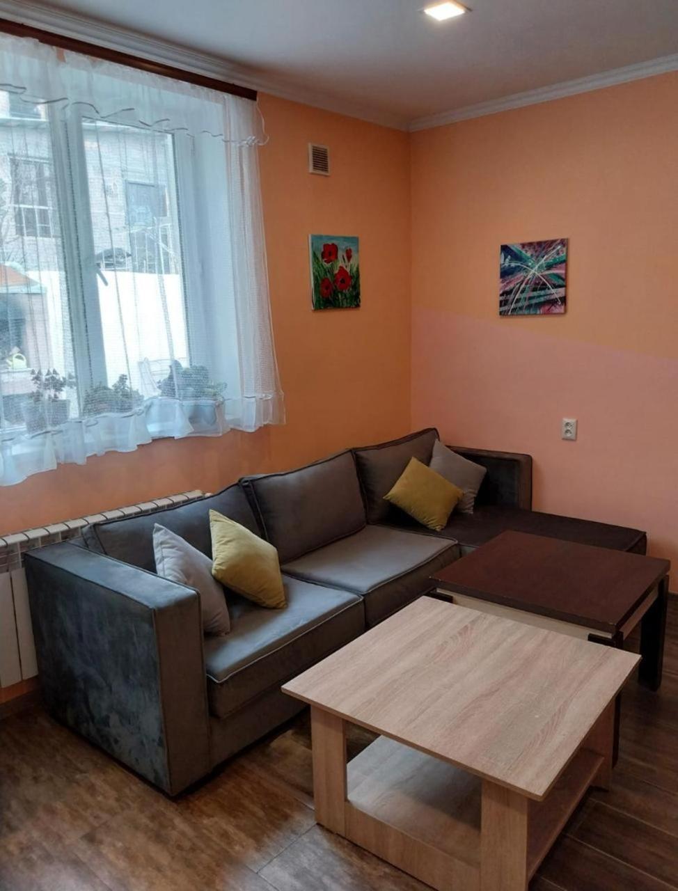 Like Home Guesthouse & Tours Jerevan Eksteriør billede