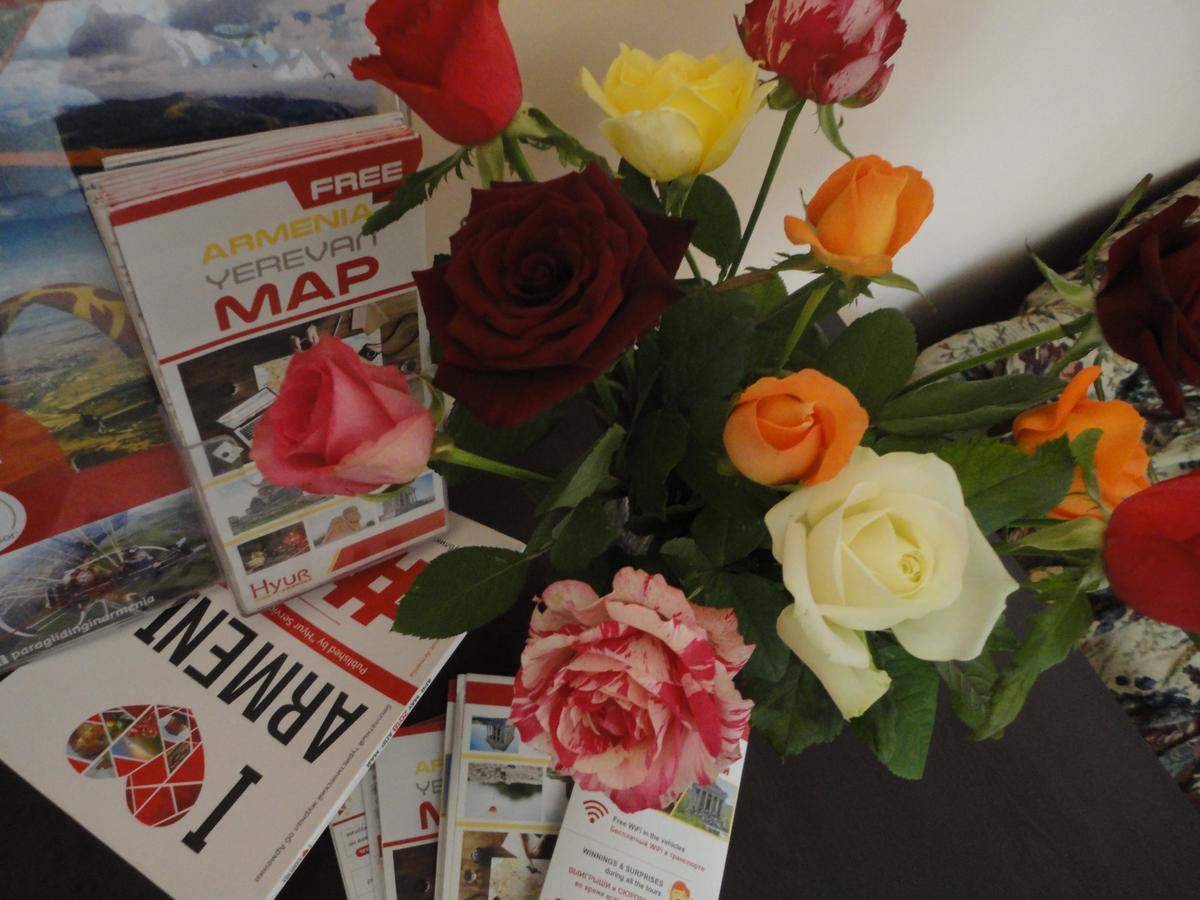 Like Home Guesthouse & Tours Jerevan Eksteriør billede
