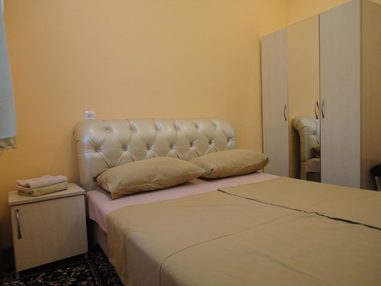 Like Home Guesthouse & Tours Jerevan Eksteriør billede