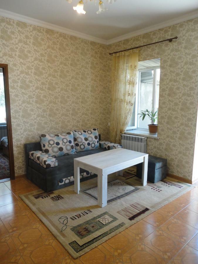 Like Home Guesthouse & Tours Jerevan Eksteriør billede