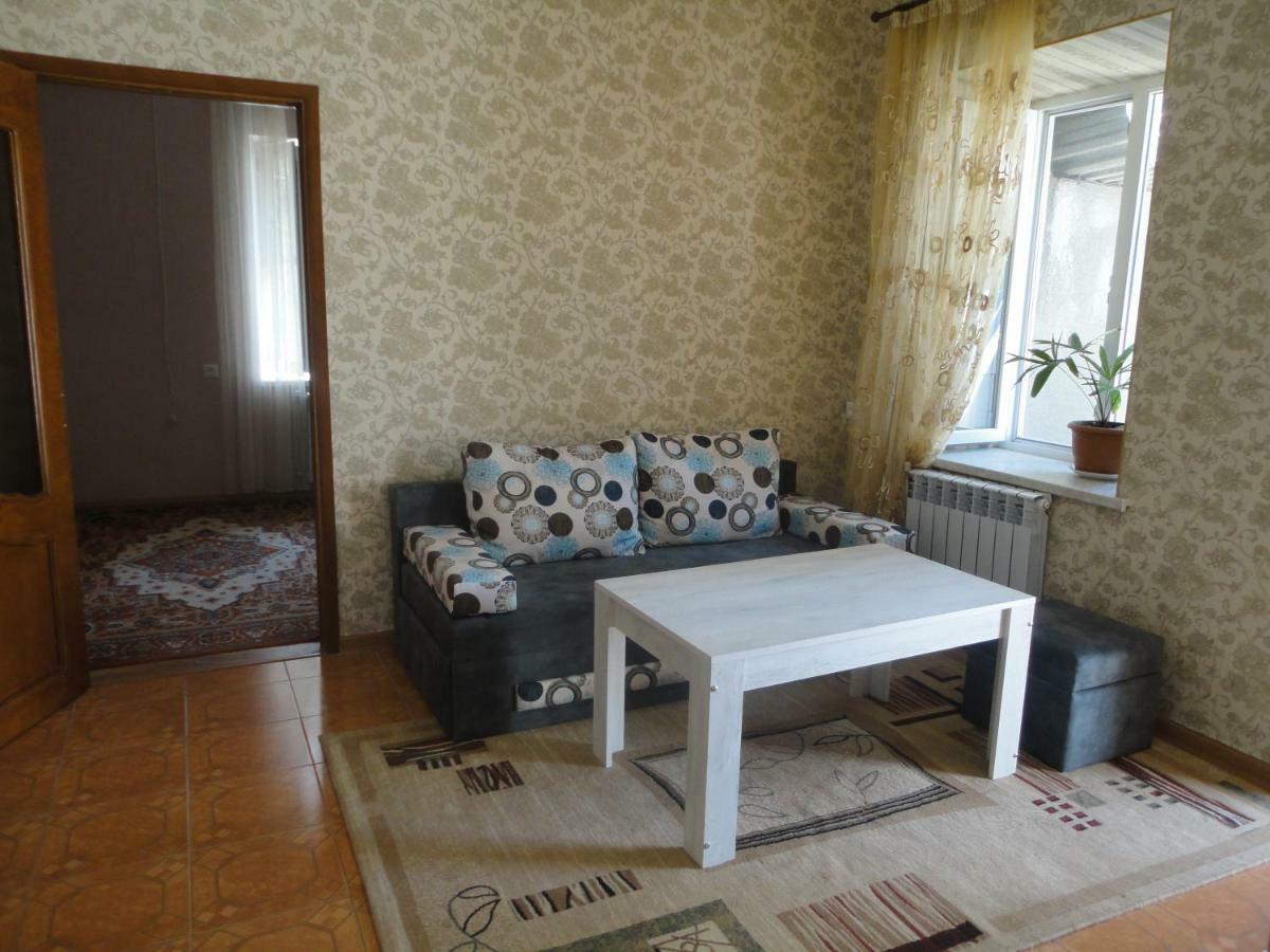 Like Home Guesthouse & Tours Jerevan Eksteriør billede